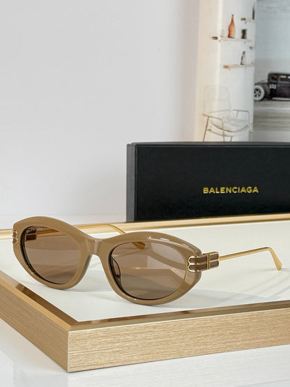 Retro Cat-Eye Sunglasses with Transparent Frame