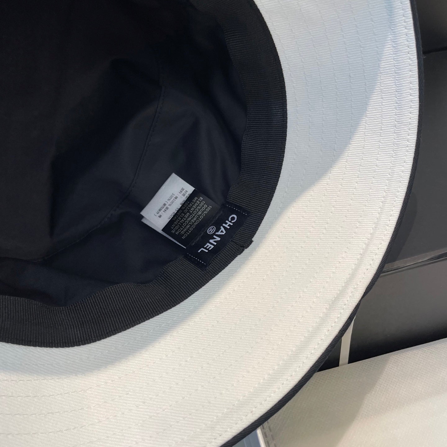 Unisex Contrast Trim Embroidered Bucket Hat