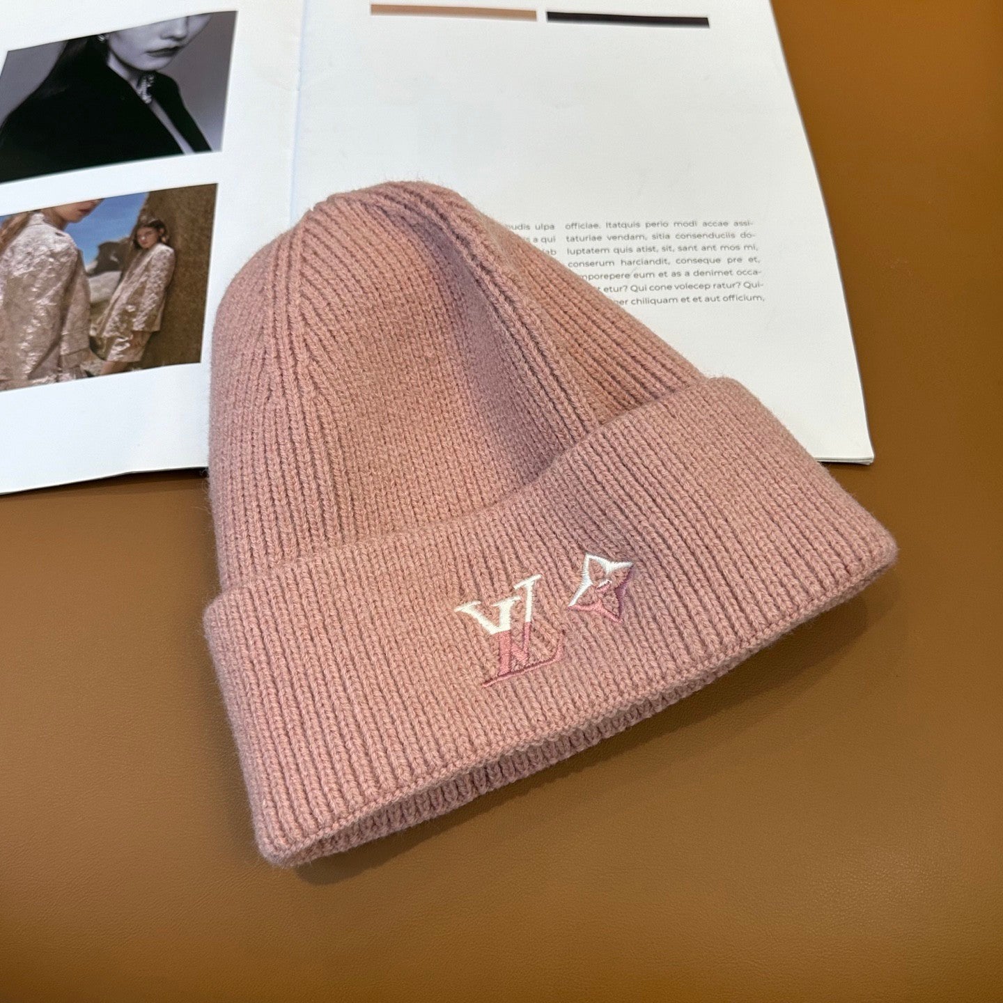 l/v Knit Beanie in Pink