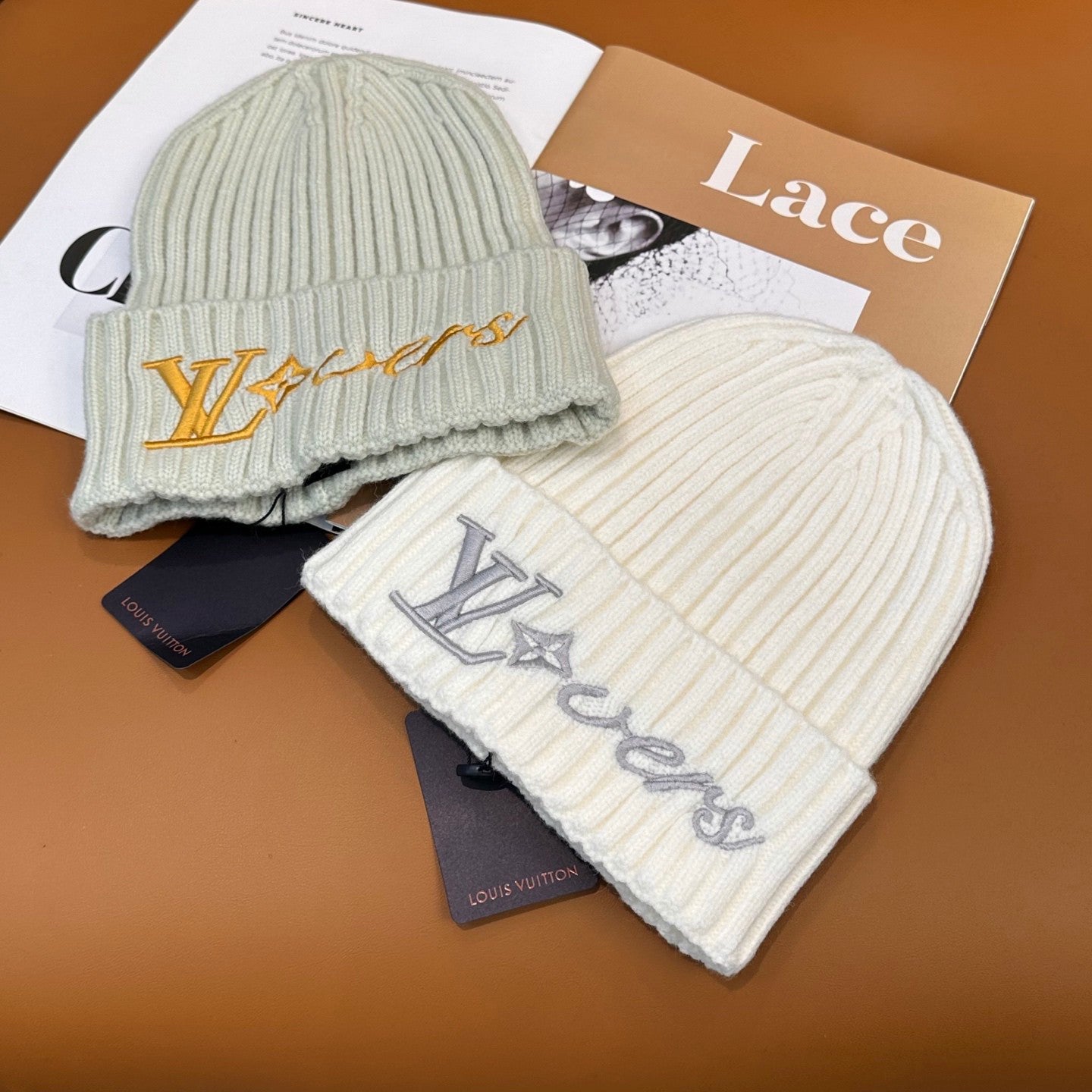 l/v Knit Beanie in White