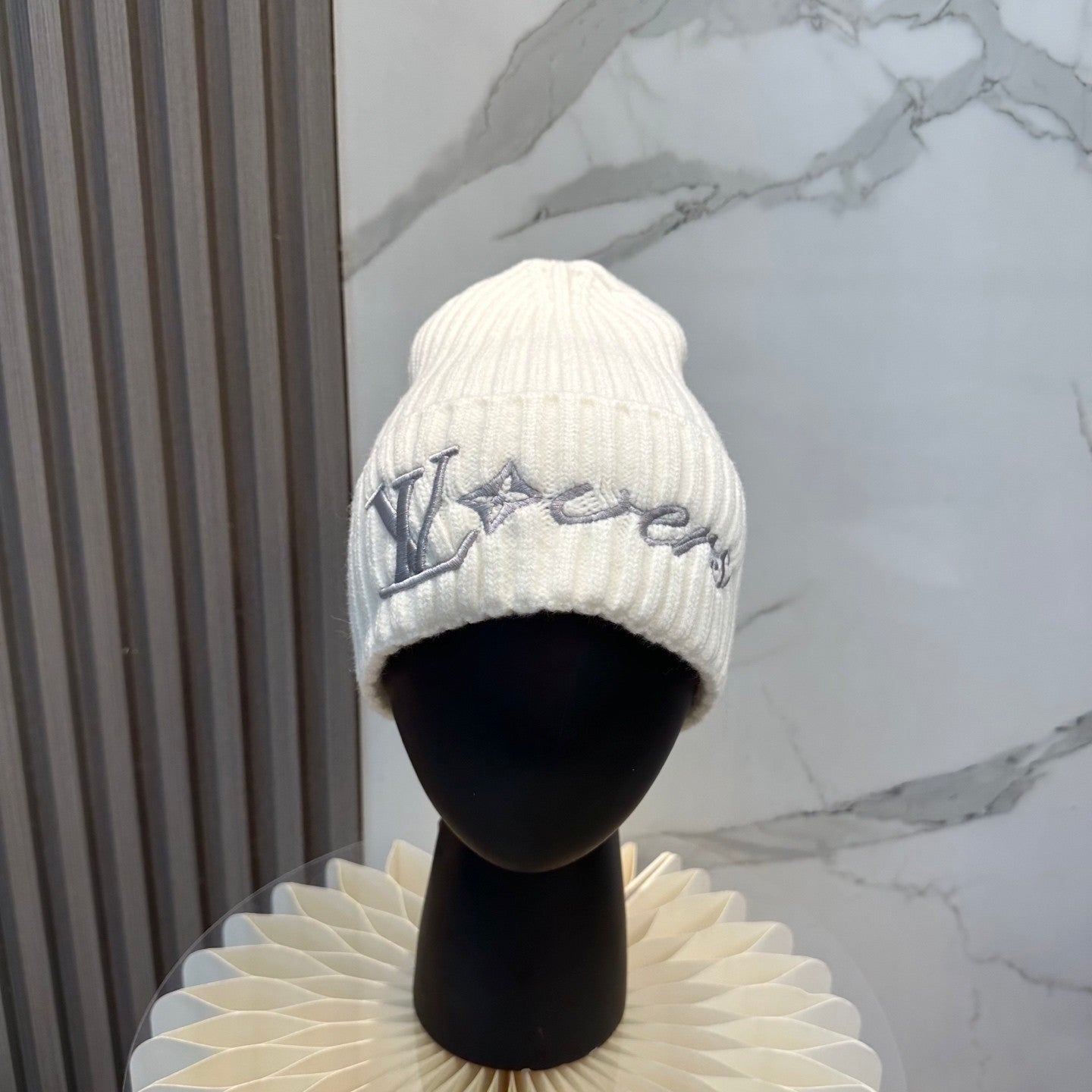 l/v Knit Beanie in White