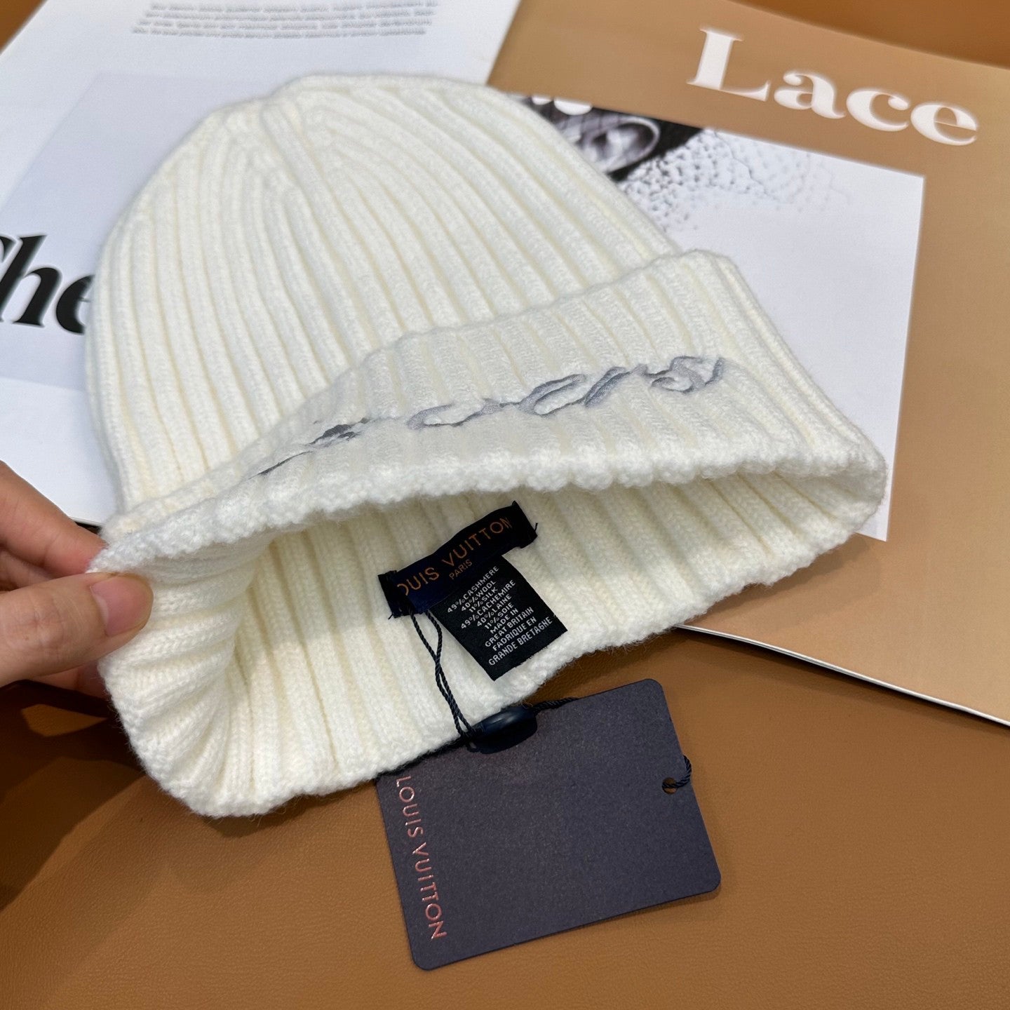 l/v Knit Beanie in White