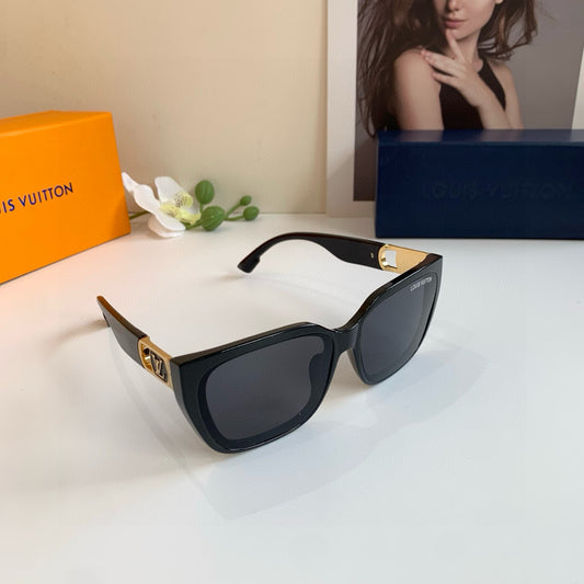 Luxury Oversized Square Sunglasses – Black Frame with Gold Detailing